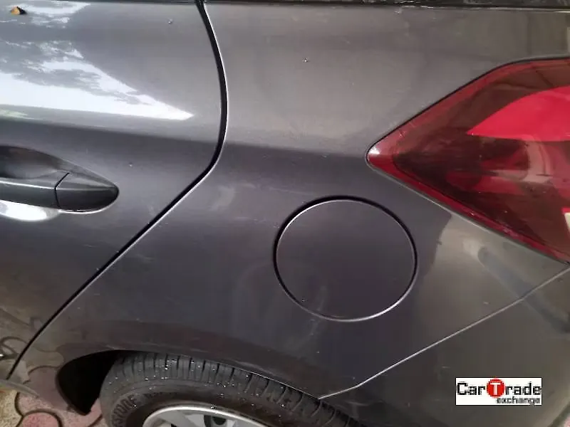 Scratches on the left quarter panel Scratches on the left quarter panel