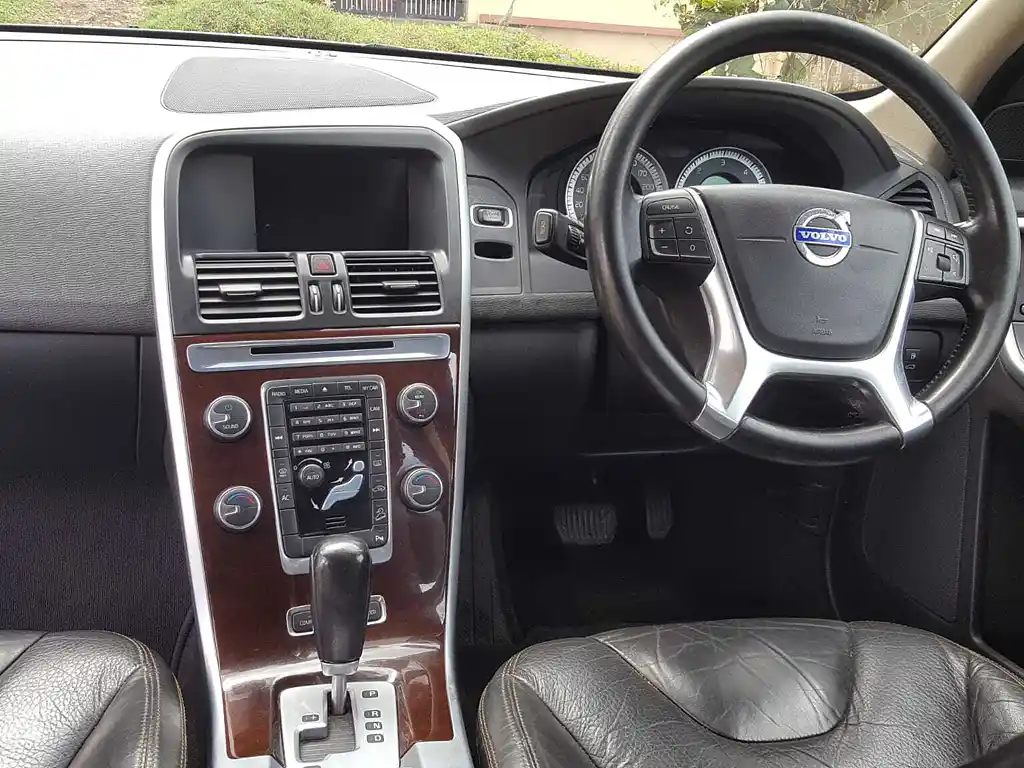Used Volvo XC60 [2010-2013] D5 AWD AT in Bangalore