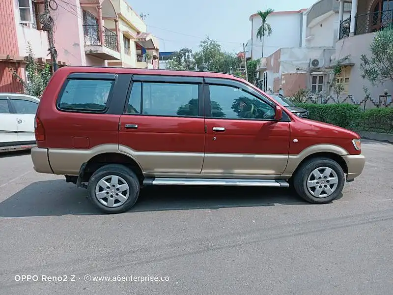 Second Hand Chevrolet Tavera Neo 3-10 STR BS-III in Kolkata