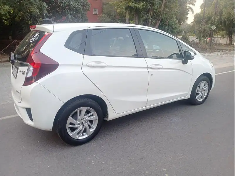 Second Hand Honda Jazz [2015-2018] V Petrol in Lucknow