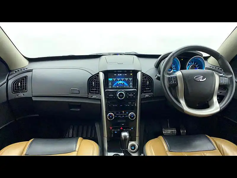Second Hand Mahindra XUV500 W11 AT in Lucknow