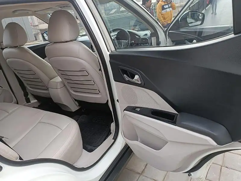 Second Hand Mahindra XUV300 1.5 W8 (O) AMT [2019-2020] in Kolkata