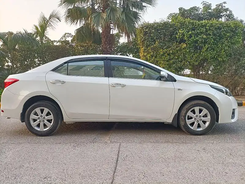 Second Hand Toyota Corolla Altis [2014-2017] GL Petrol in Delhi