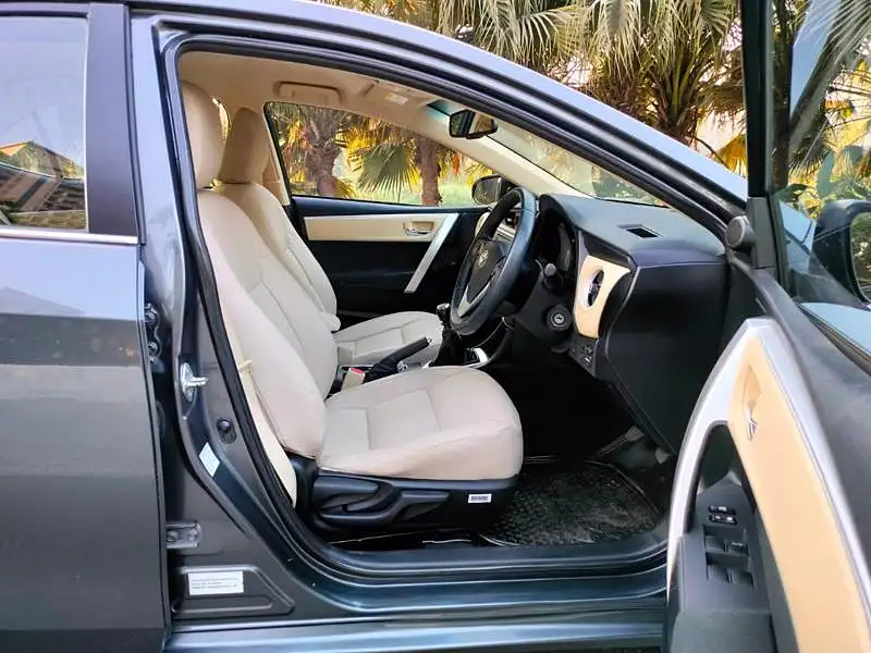 Second Hand Toyota Corolla Altis G Petrol in Mumbai