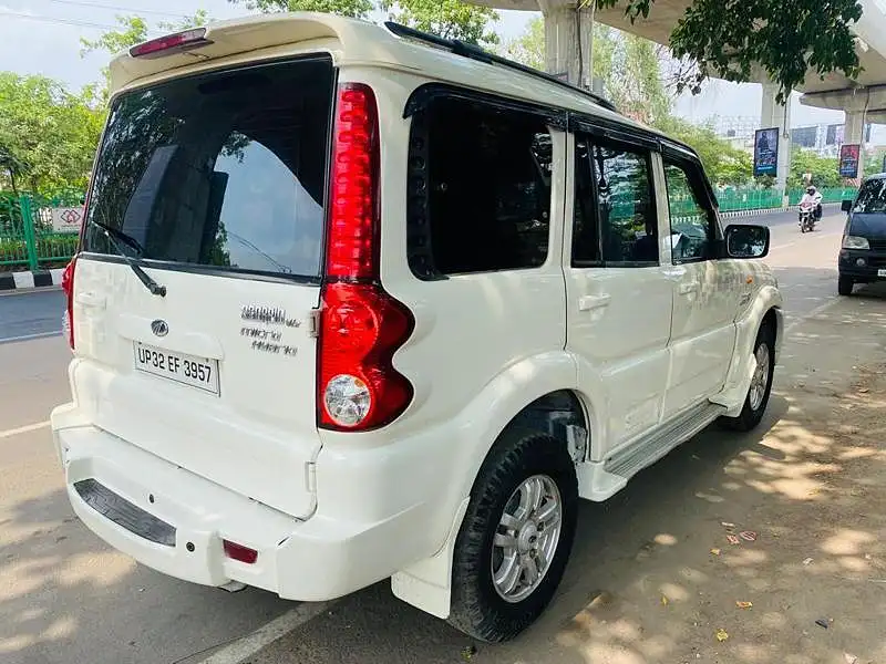 Second Hand Mahindra Scorpio [2009-2014] VLX 4WD Airbag AT BS-IV in Lucknow