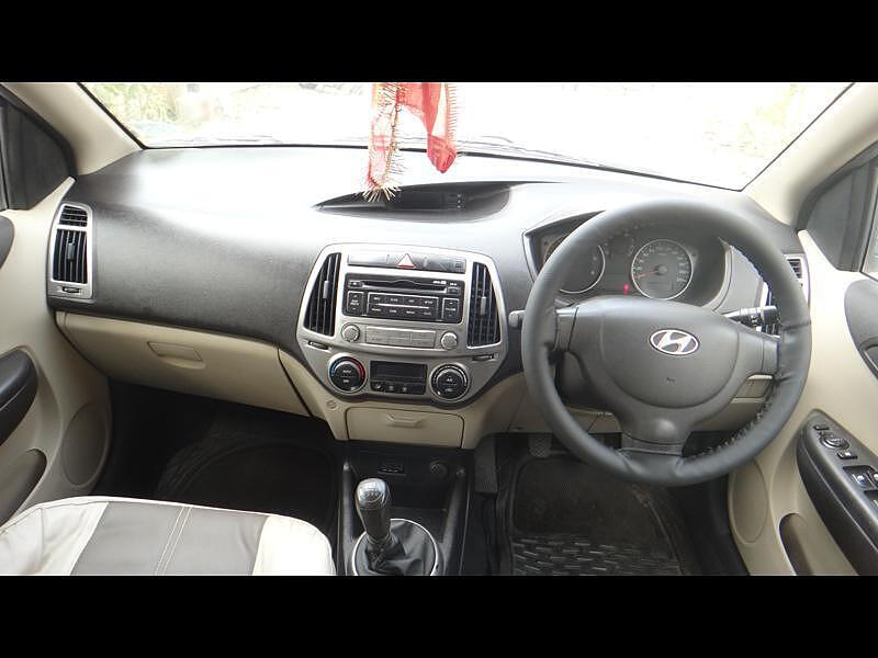Second Hand Hyundai i20 [2010-2012] Magna 1.4 CRDI in Agra