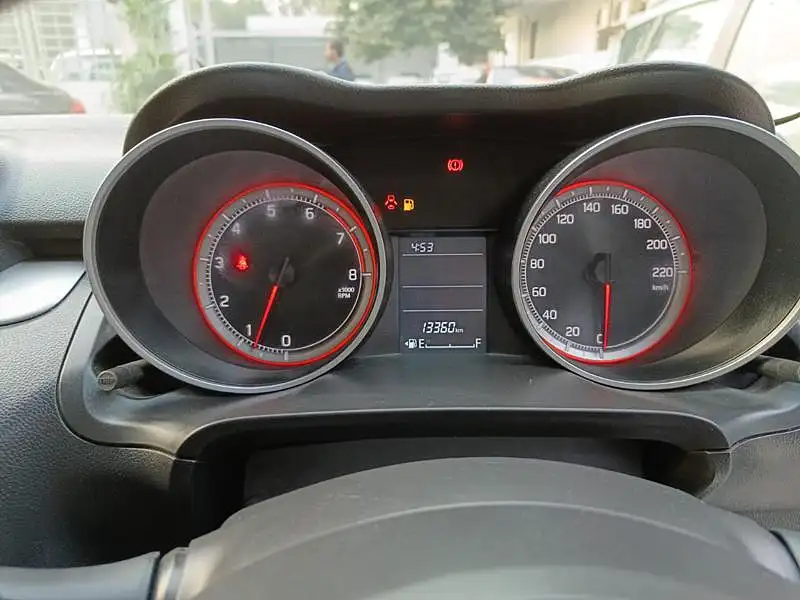 Used Maruti Suzuki Swift VXi in Delhi