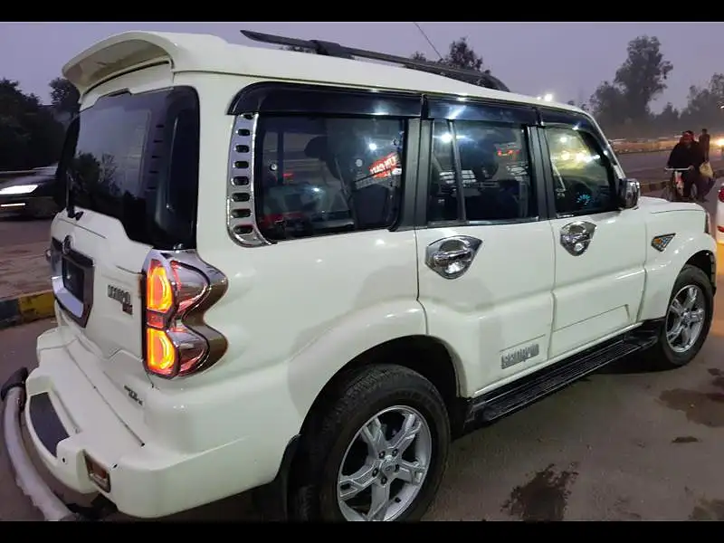 Second Hand Mahindra Scorpio [2014-2017] S10 in Lucknow