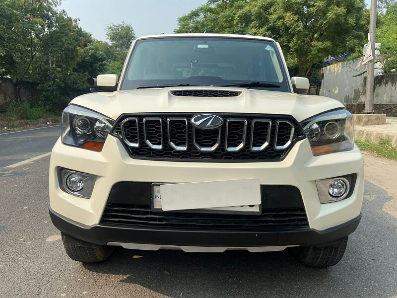 Used 2018 Mahindra Scorpio 2021 S7 120 2WD 8 STR for sale at Rs. 11,75,000 in Delhi