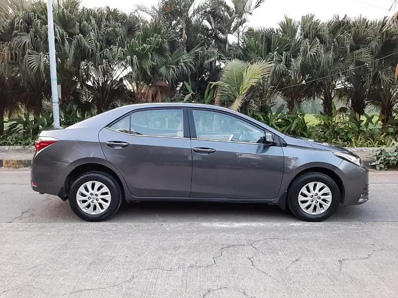 Second Hand Toyota Corolla Altis G Petrol in Mumbai