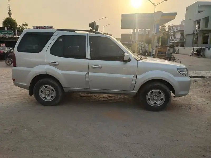 Second Hand Tata Safari Storme [2012-2015] 2.2 LX 4x2 in Lucknow
