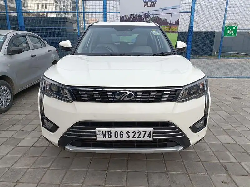 Second Hand Mahindra XUV300 1.5 W8 (O) AMT [2019-2020] in Kolkata