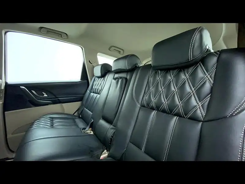 Second Hand Mahindra XUV500 [2015-2018] W10 Black Interiors [2017] in Kolkata