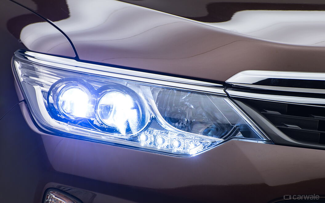 Toyota Camry [2015-2019] Headlamps