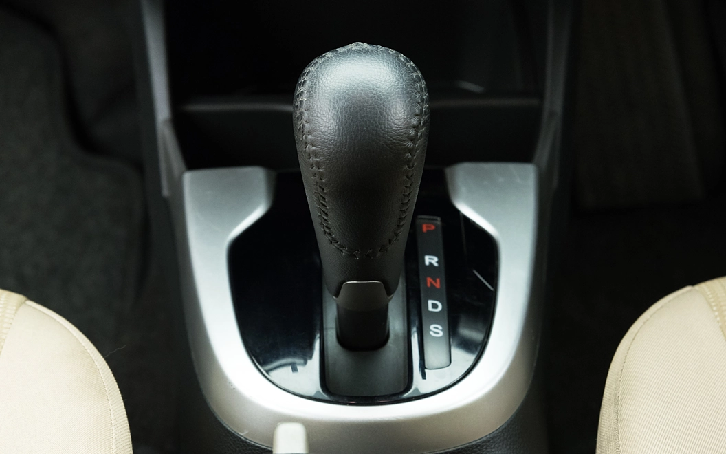 Discontinued Honda Jazz 2015 Images
