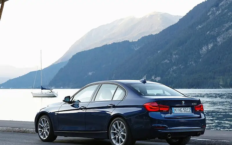 BMW 3 Series [2016-2019] Rear Left View