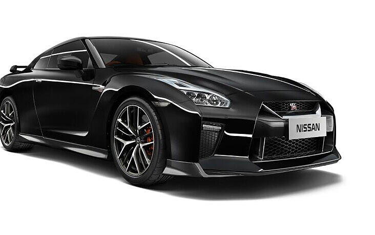 Nissan GT-R Front Right View