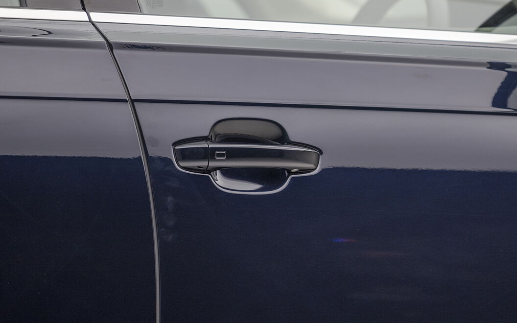 Audi Q7 [2015-2020] Door Handles