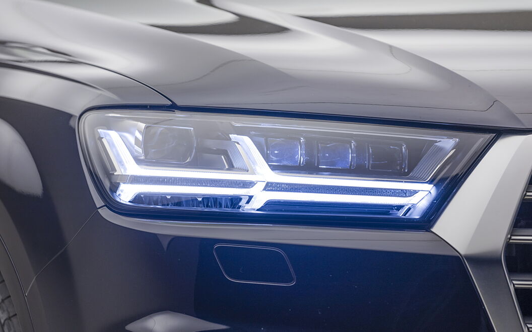 Audi Q7 [2015-2020] Headlamps
