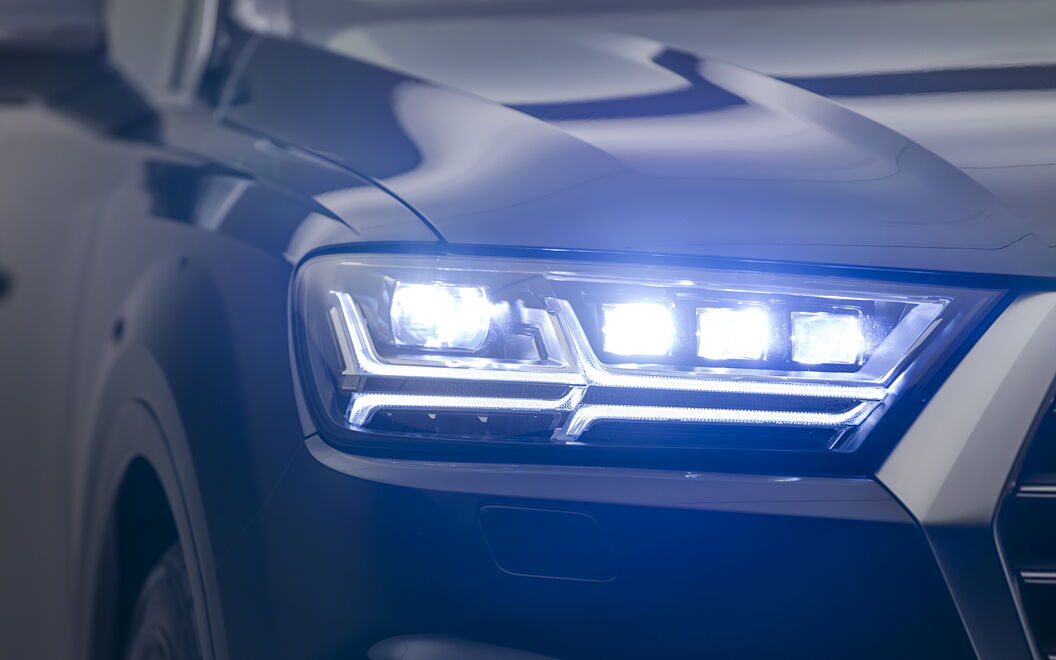 Audi Q7 [2015-2020] Headlamps