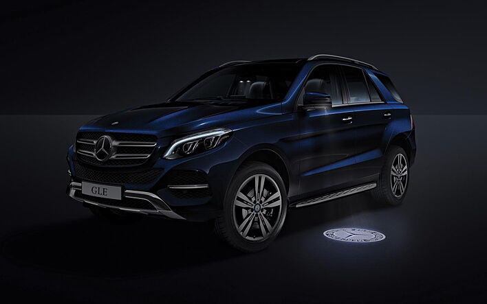 Mercedes-Benz GLE Coupe [2016-2020] Front Left View