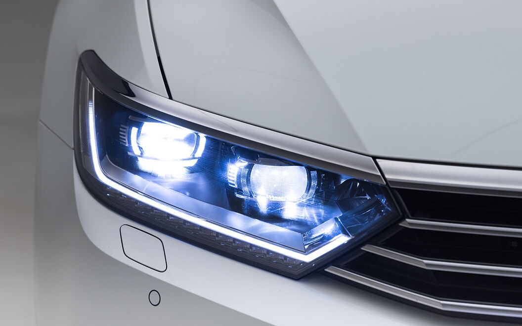 Volkswagen Passat Headlamps