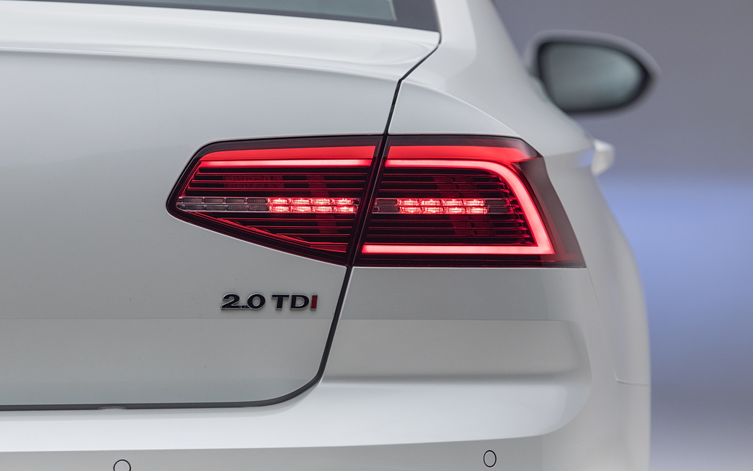 Passat tail store lights