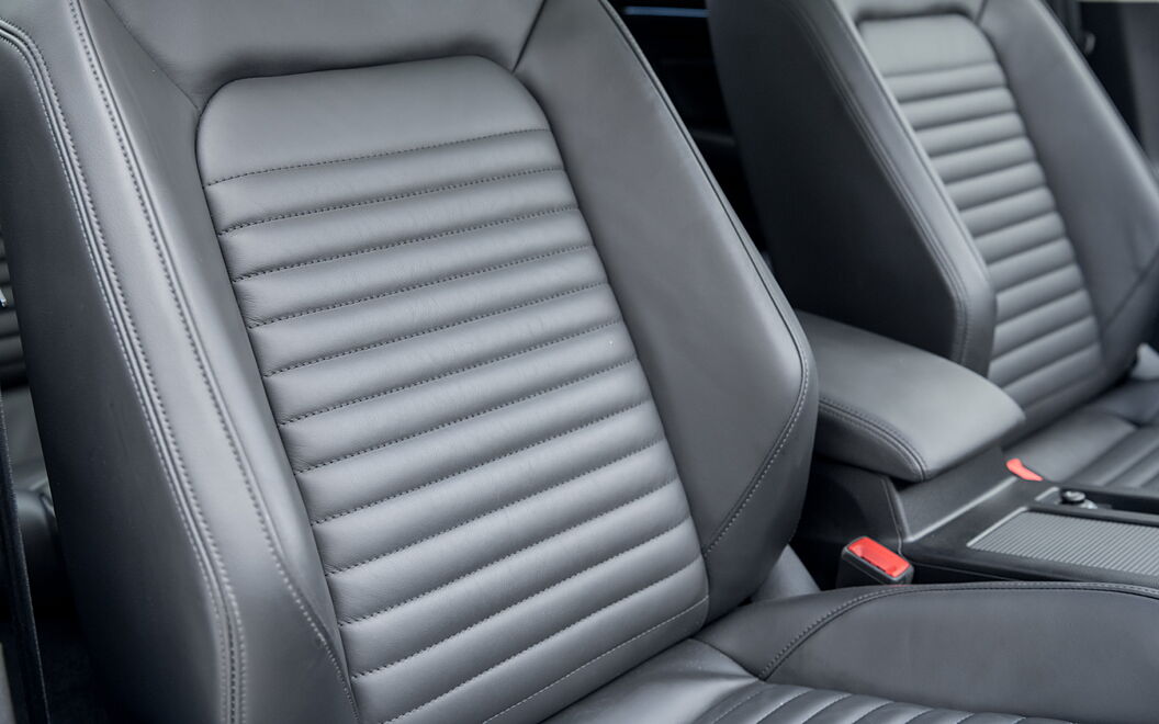 Volkswagen Passat Front-Seats