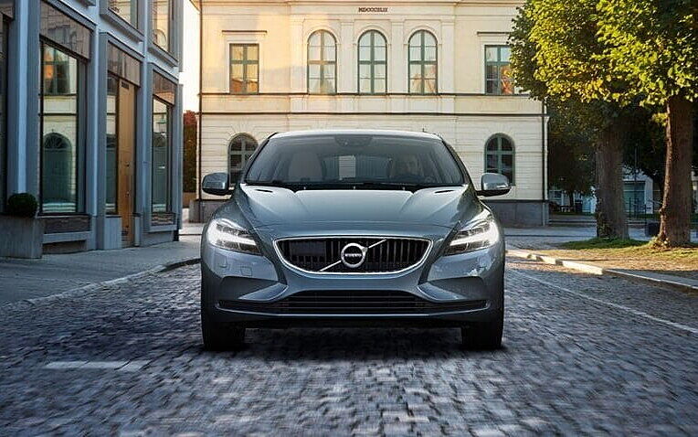 V40 [2016-2019] Front View