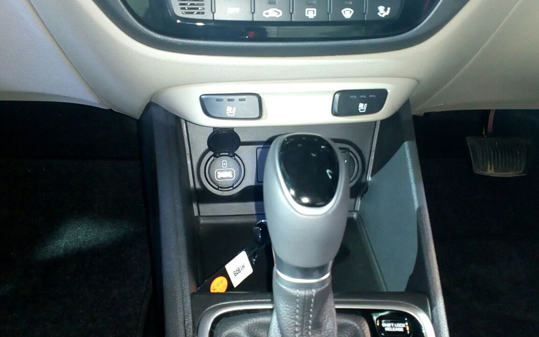 Hyundai Verna [2017-2020] Interior