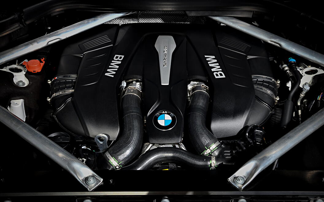 BMW X7 Engine Bay