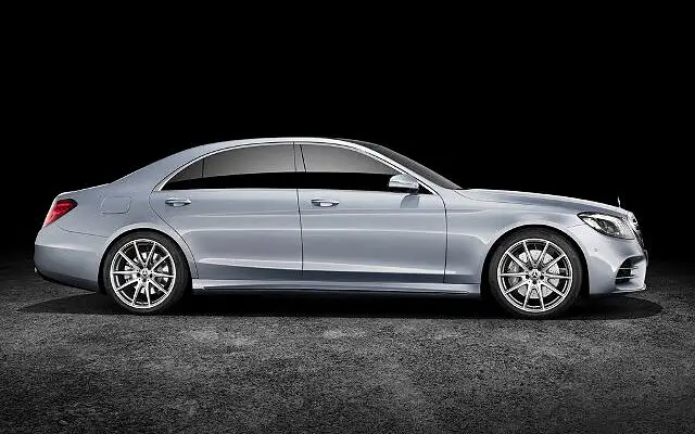 Mercedes-Benz S-Class (W222) Right Side