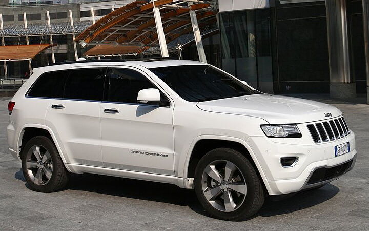 Jeep Grand Cherokee [2016-2020] Front Right View