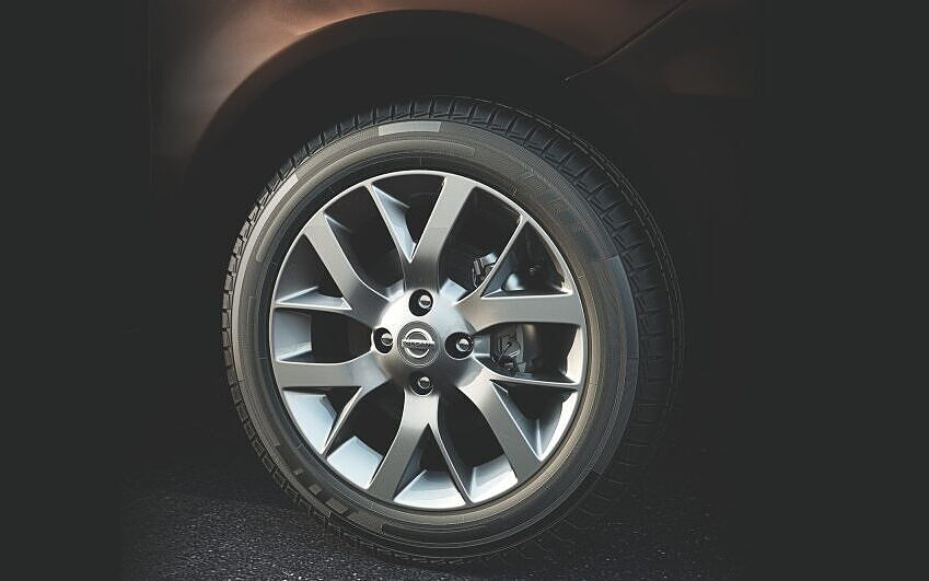 Nissan Sunny Wheels-Tyres