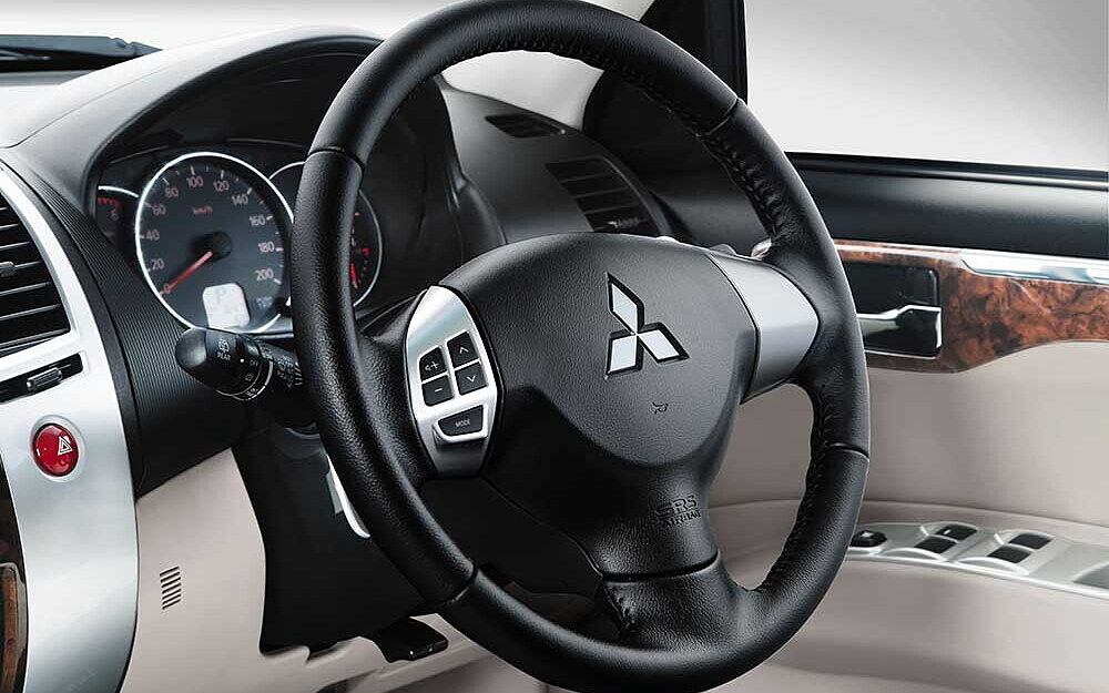 Mitsubishi Pajero Sport Steering