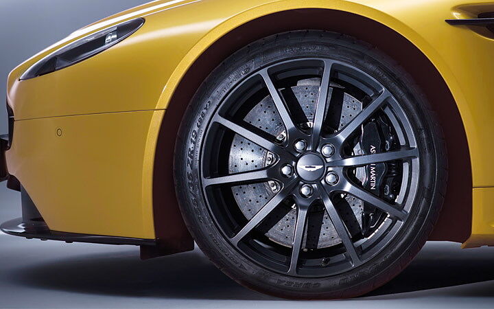 Aston Martin V12 Vantage [2010-2019] Wheels-Tyres