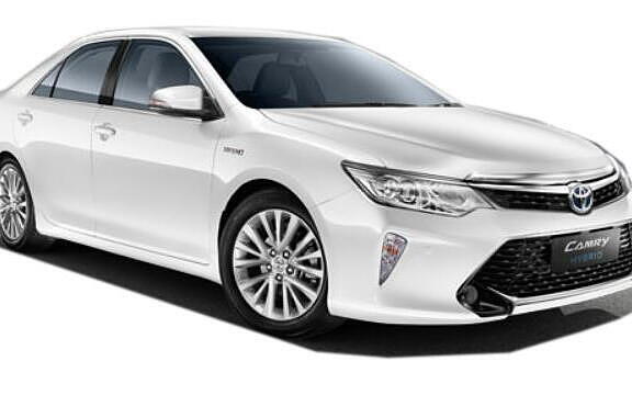 Toyota Camry [2015-2019] Front Right View