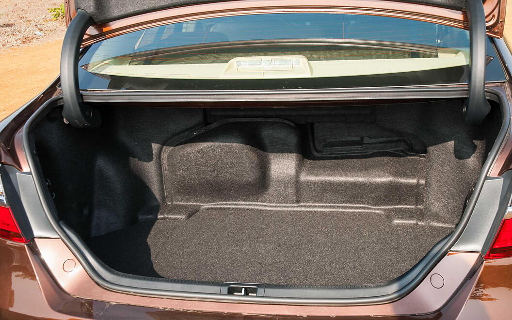 Toyota Camry [2015-2019] Boot Space