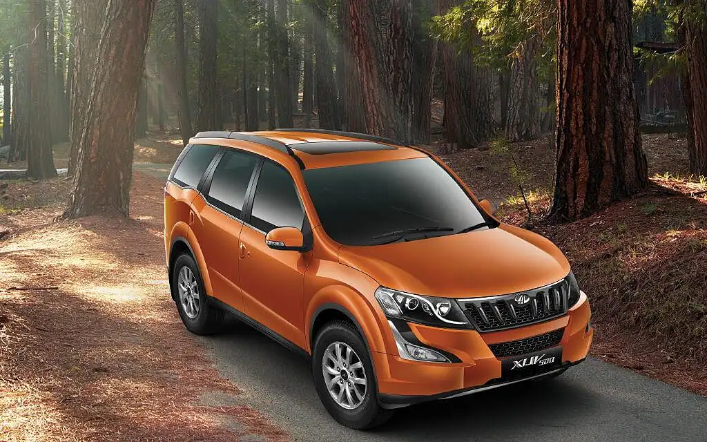 Mahindra XUV500 [2015-2018] Front Right View