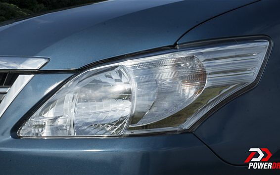 Toyota Innova [2013-2014] Headlamps