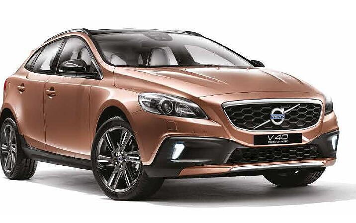 Volvo V40 Cross Country [2013-2016] Front Right View