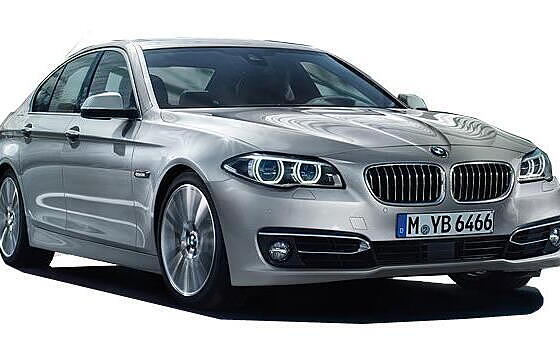 BMW 5 Series [2013-2017] Front Right View