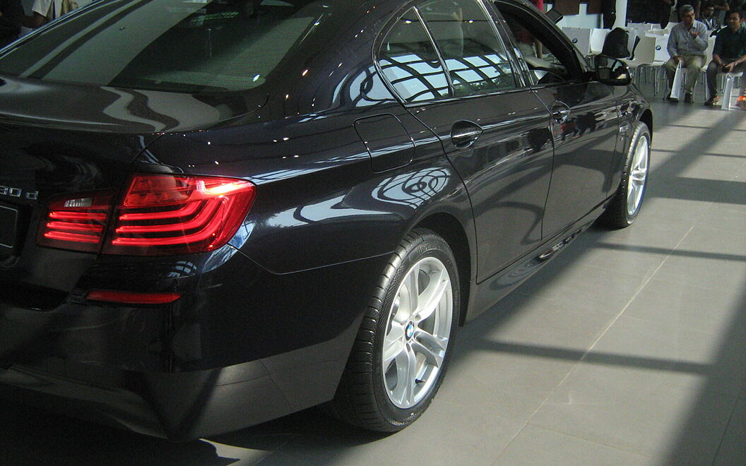 BMW 5 Series [2013-2017] Right Rear View