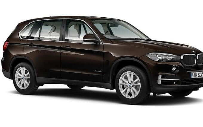 BMW X5 [2014-2019] Front Right View