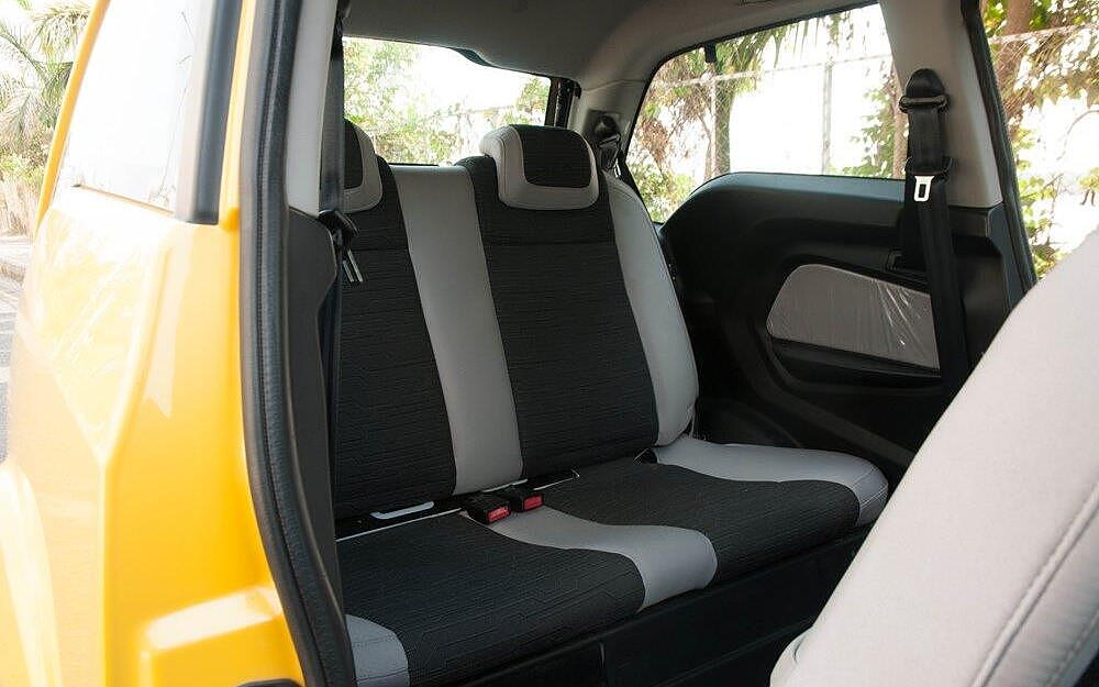 Mahindra e2o [2014-2016] Rear Seat Space
