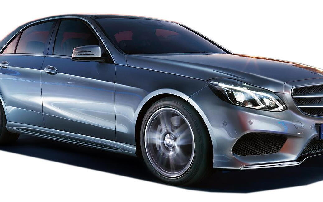Mercedes-Benz E-Class [2013-2015] Front Right View