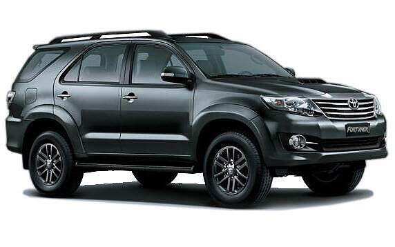 Toyota Fortuner [2012-2016] Front Right View