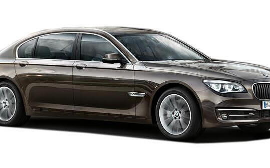BMW 7 Series [2013-2016] Front Right View
