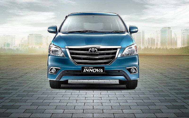 Innova [2015-2016] Front View