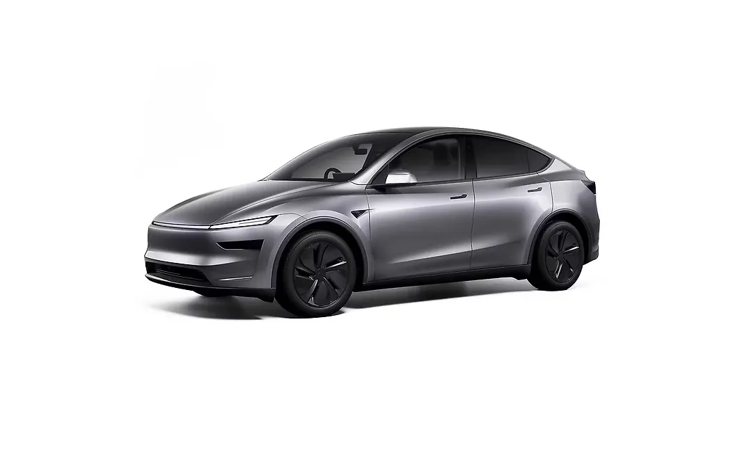 Tesla Model Y - Cosmic Silver